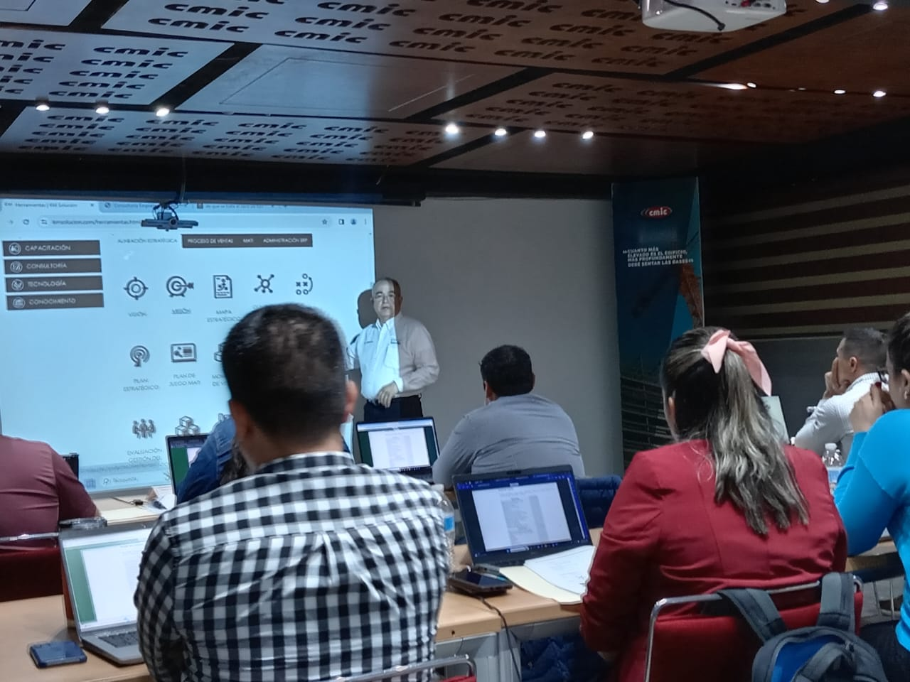 Soluciones empresariales de capacitación y transformación digital